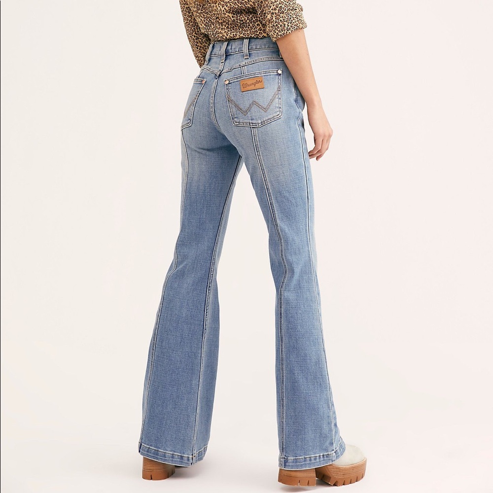 Wrangler Seamed Flare Jeans. Size 27.